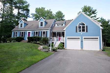 77 Clyde O Bosworth Rd Halifax, MA 02338