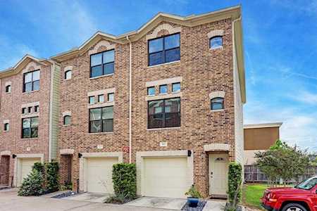 648 Westcross St Houston, TX 77018