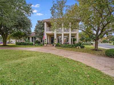 2 Autumn Oaks PL The Hills, TX 78738