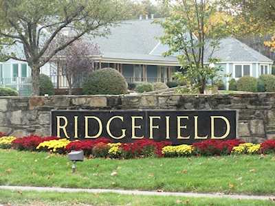 307 Ridgefield Cir #D Clinton, MA 01510