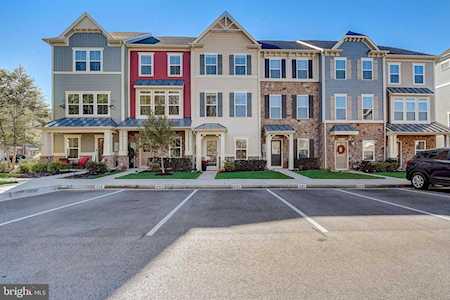 691 Ravenwood Dr Glen Burnie, MD 21060