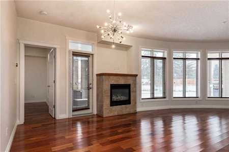 2 Hemlock Crescent SW #109 Calgary, AB T3Z 2Z1