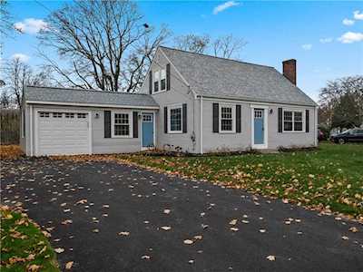 81 Algonquin Rd East Providence, RI 02916