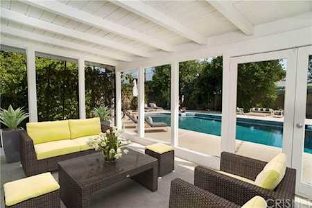 23744 Hartland Street West Hills, CA 91307