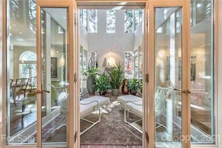 607 Hermitage Ct Charlotte, NC 28207