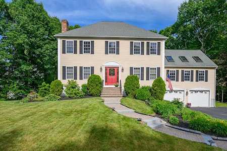 95 Teaberry Ln Braintree, MA 02184