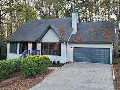 4761 Pinefield Dr NW Acworth, GA 30102