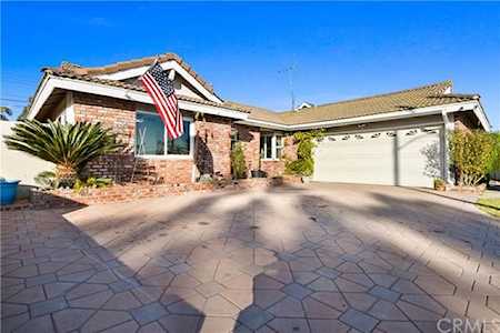 6221 Cerulean Avenue Garden Grove, CA 92845