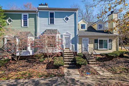 10725 Colonial Woods Ct Louisville, KY 40223