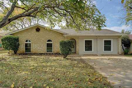 6825 Mccoy Drive Watauga, TX 76148