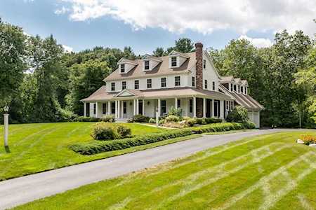 12 Hunt Dr Dover, MA 02030