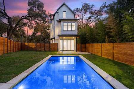 2104 Winsted LN Austin, TX 78703