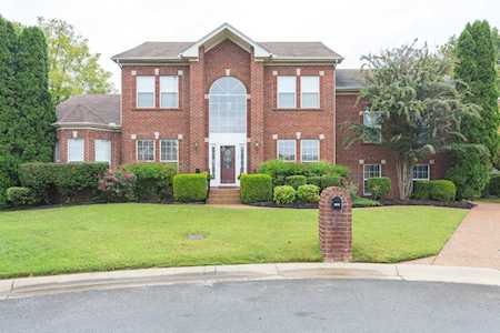 1008 Huntmaster Cir Nashville, TN 37211