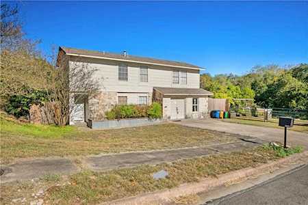 8202 Burnt CIR Austin, TX 78736