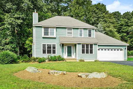 20 Nightingale Dr Shrewsbury, MA 01545