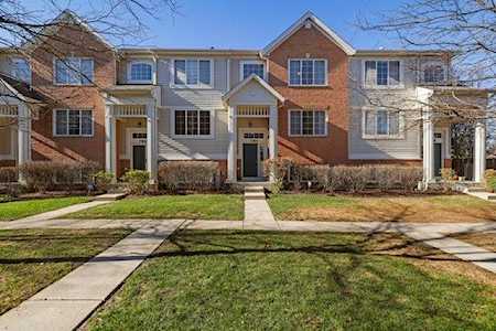760 Hanbury Dr Des Plaines, IL 60016