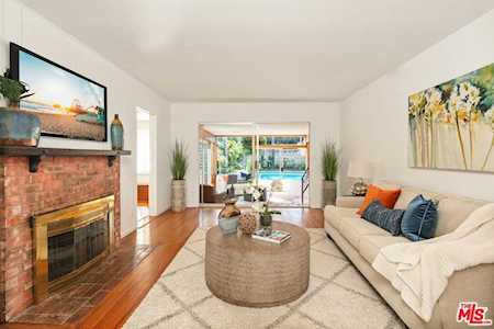 6922 W 85th Place Los Angeles, CA 90045