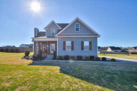 1121 Leaf Ln Ashland City, TN 37015