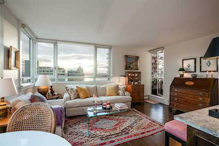 1850 Comox Street #1902 Vancouver, BC V6G 1R3