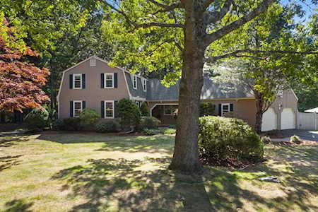 6 Carlton Dr Acton, MA 01720