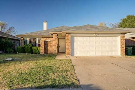 525 Valley Mills Drive Arlington, TX 76018