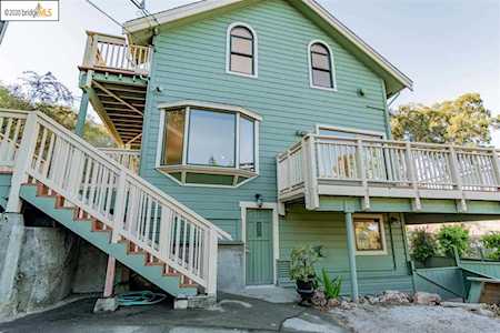 1648 Francis St Crockett, CA 94525