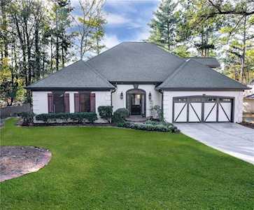 2715 Woods Ridge Dr Alpharetta, GA 30022