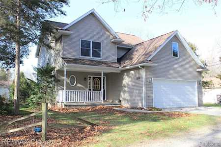 3453 Colonial Dr Hamburg Twp, MI 48169