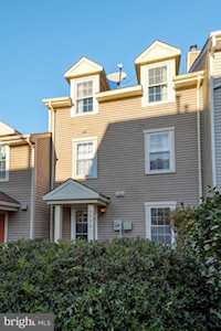 6036 Havener House Way Centreville, VA 20120