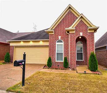 9123 S Berry Garden Cir Memphis, TN 38016