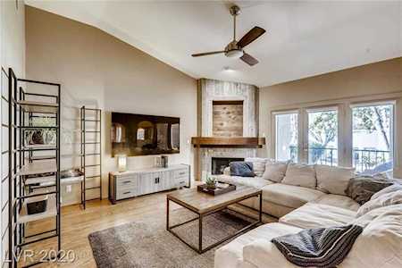 7632 Rolling View Dr #202 Las Vegas, NV 89149