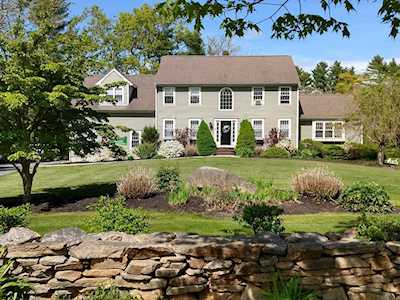 57 Christine Dr Dartmouth, MA 02747