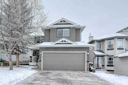 262 Panamount Close NW Calgary, AB T3K 5P6