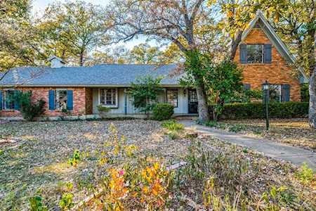 1013 Circle Lane Bedford, TX 76022