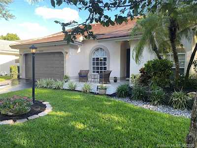 10330 NW 48th Ct Coral Springs, FL 33076