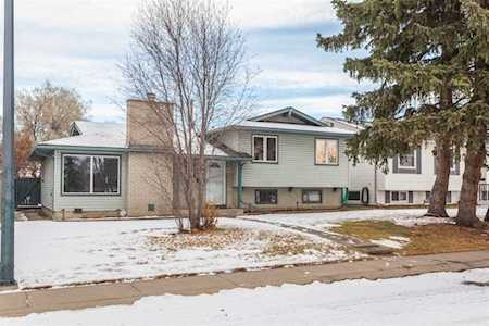 608 Willacy Dr SE Calgary, AB T2J 2C9