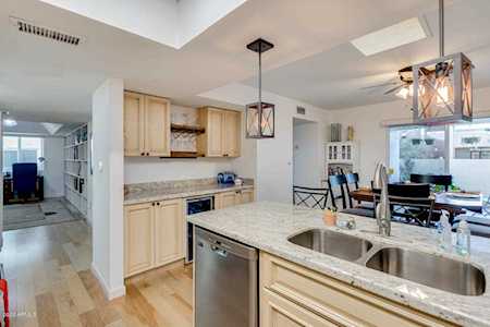 5338 N Las Casitas Place Phoenix, AZ 85016