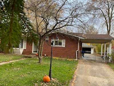 27839 W West 9 Mile Rd Farmington Hills, MI 48336
