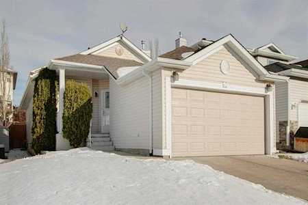 62 Tuscarora Close NW Calgary, AB T3L 2E2