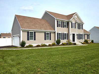 39 Magnolia Way Bridgewater, MA 02324
