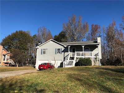33 Sweetwater Dr Powder Springs, GA 30127