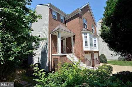 9105 Briarwood Farms Court Fairfax, VA 22031