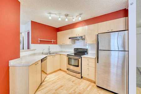 1111 6 Ave SW #1609 Calgary, AB T2P 5M5