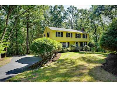 9 Bent Hill Dr Framingham, MA 01701