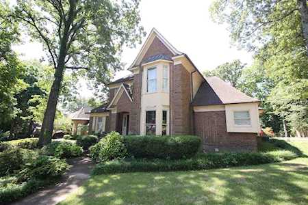 7901 Woodchase Dr Memphis, TN 38016