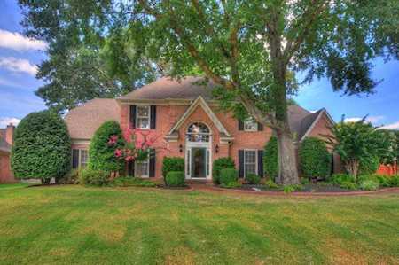 10454 Shea Woods Dr Collierville, TN 38017