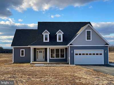 156 Round Oak Lane Kearneysville, WV 25430