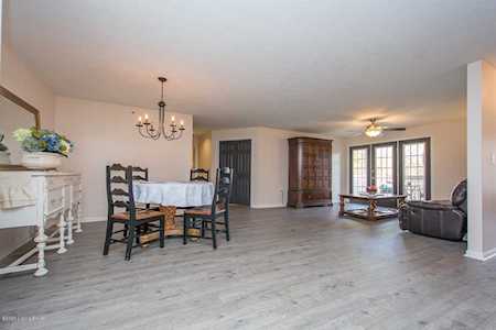 6404 Shelton Cir #206 Crestwood, KY 40014