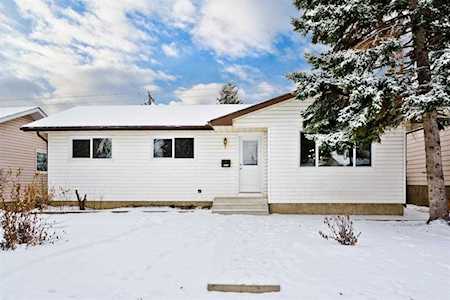 4631 Whitehorn Dr NE Calgary, AB T1Y 1X2