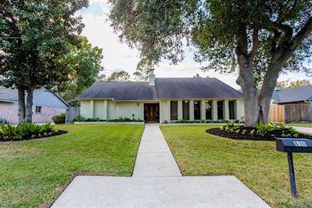 830 Brunswick Dr Sugar Land, TX 77478